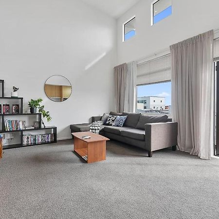 Roomy High-Ceiling Loft Apartment - Free Parking! Оукланд Екстериор снимка