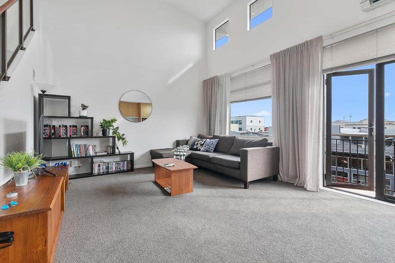 Roomy High-Ceiling Loft Apartment - Free Parking! Оукланд Екстериор снимка