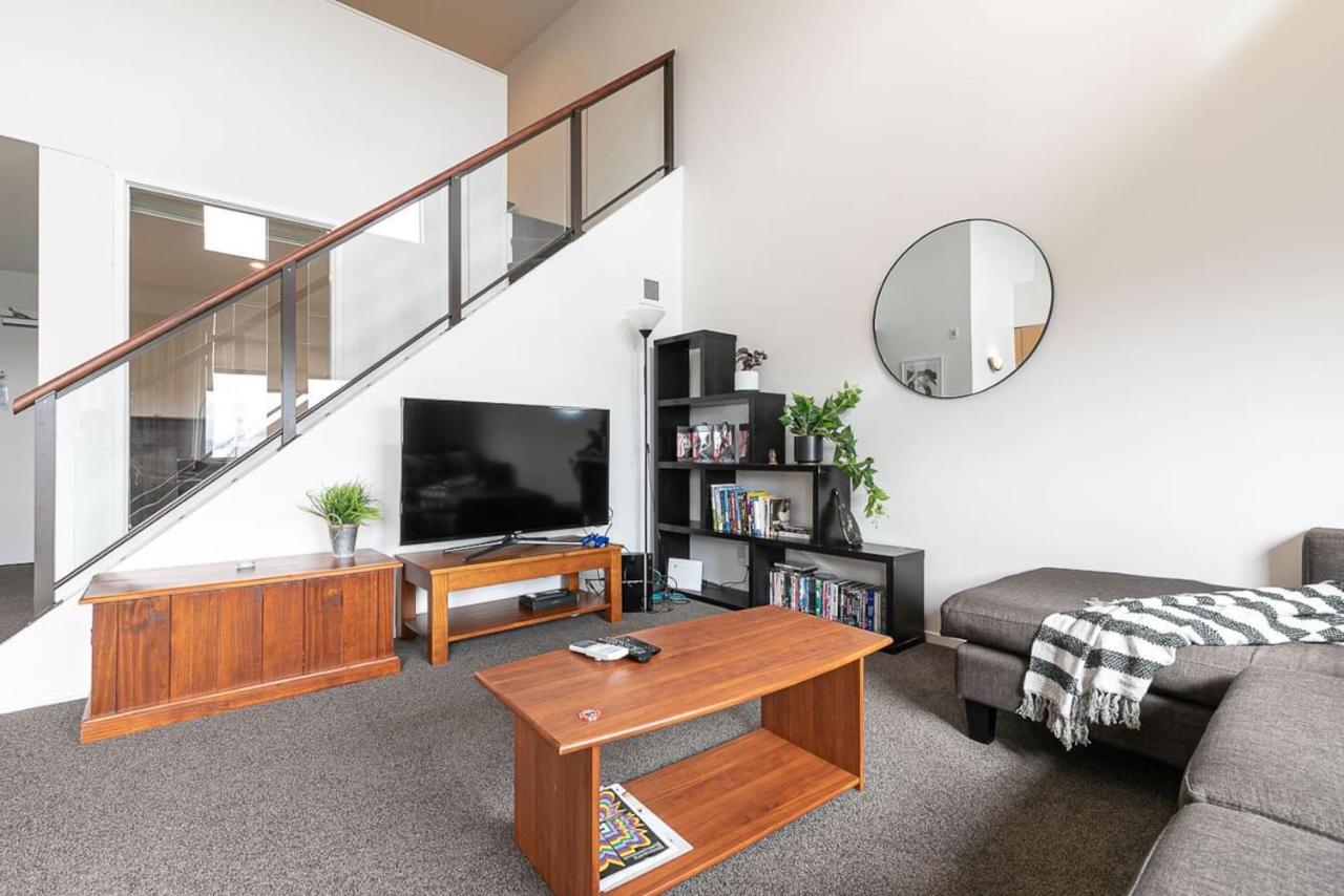 Roomy High-Ceiling Loft Apartment - Free Parking! Оукланд Екстериор снимка