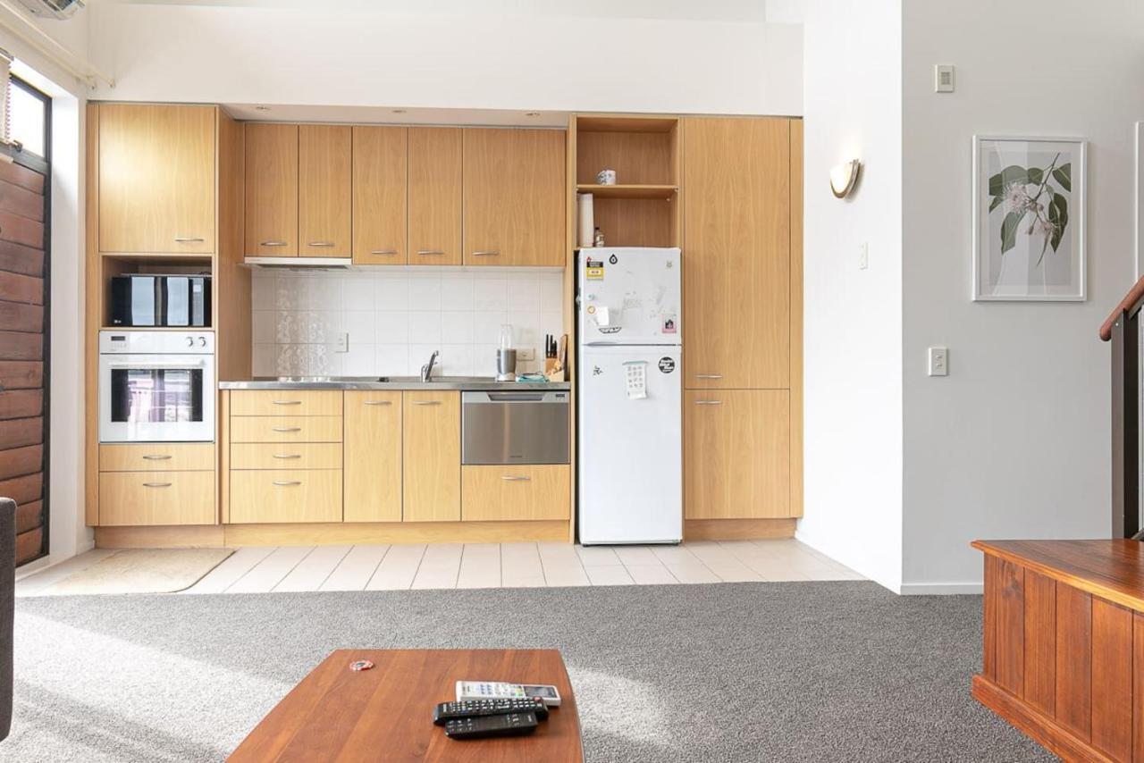 Roomy High-Ceiling Loft Apartment - Free Parking! Оукланд Екстериор снимка