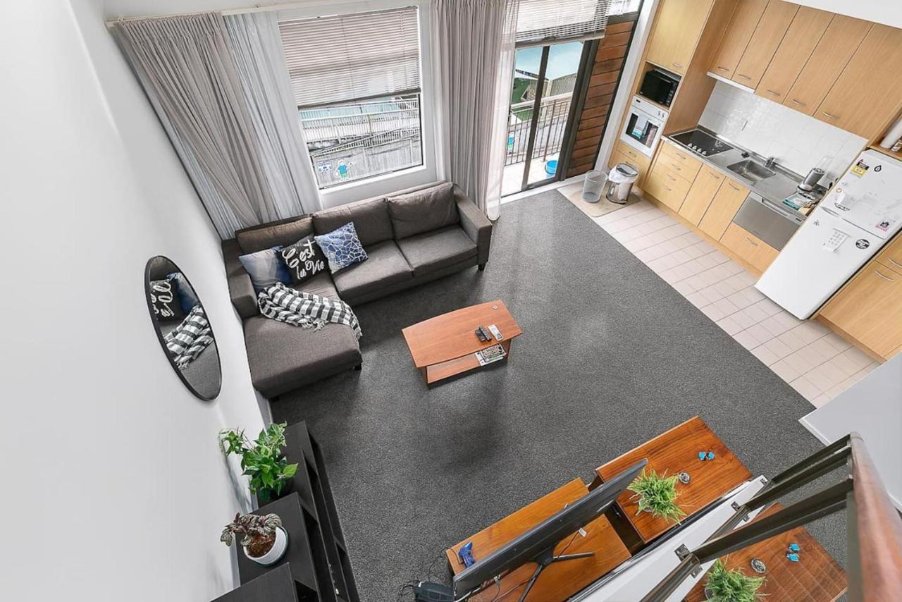 Roomy High-Ceiling Loft Apartment - Free Parking! Оукланд Екстериор снимка